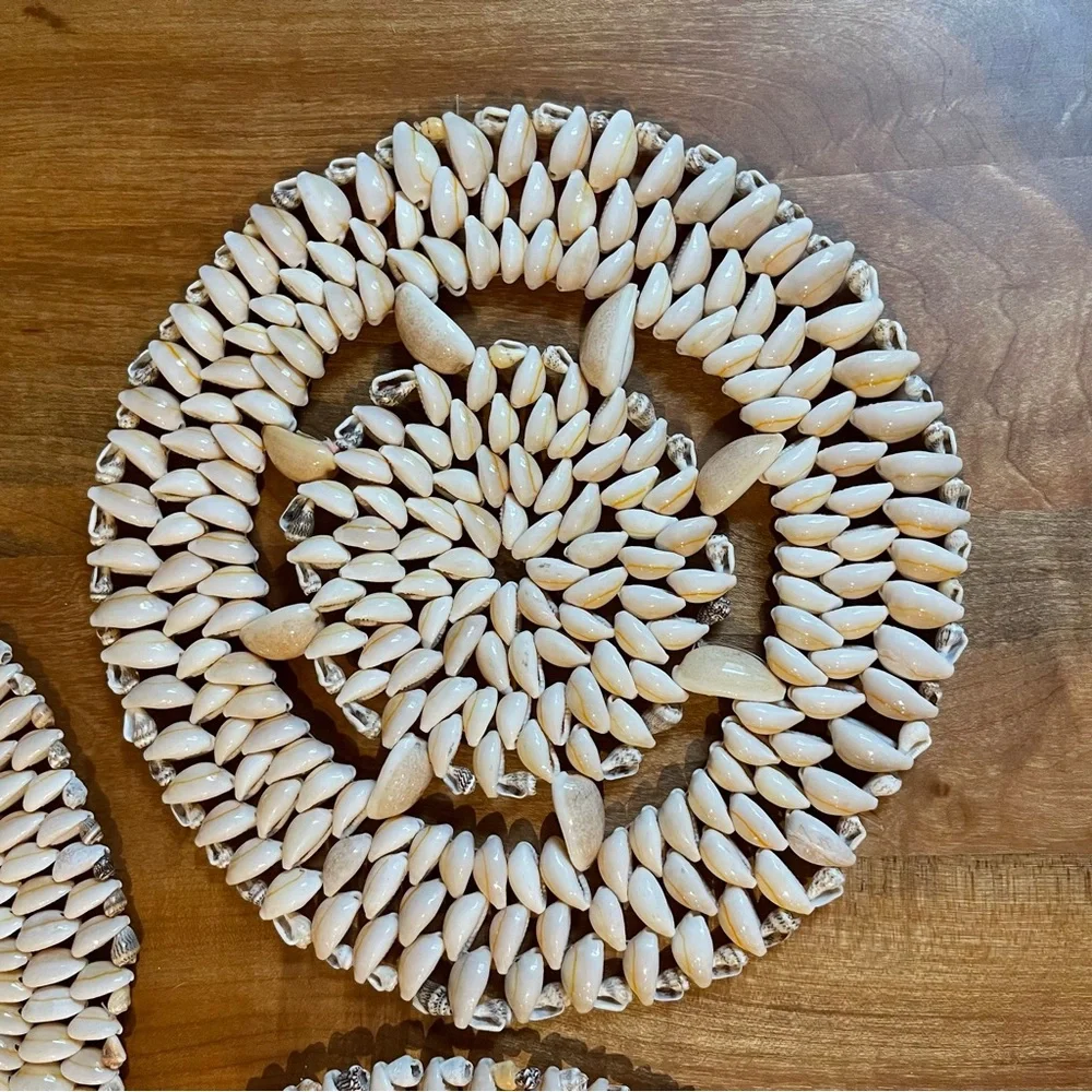 Three Vintage 9" Round Cowrie Shell Trivets Beach House Ocean Nautical - Picture 2 of 7
